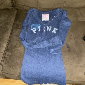 Its too small for me but very comfy Vs ( pink)